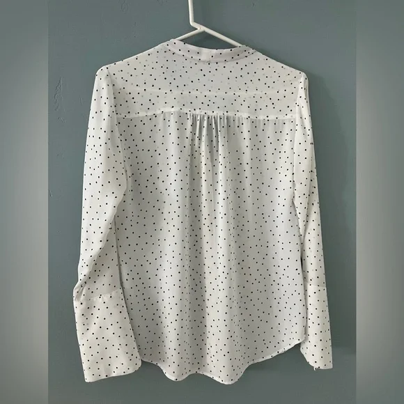 Elegant White House Black Market Flare Sleeve Blouse Size 6 Polka Dots Tie Neck - Picture 3 of 4